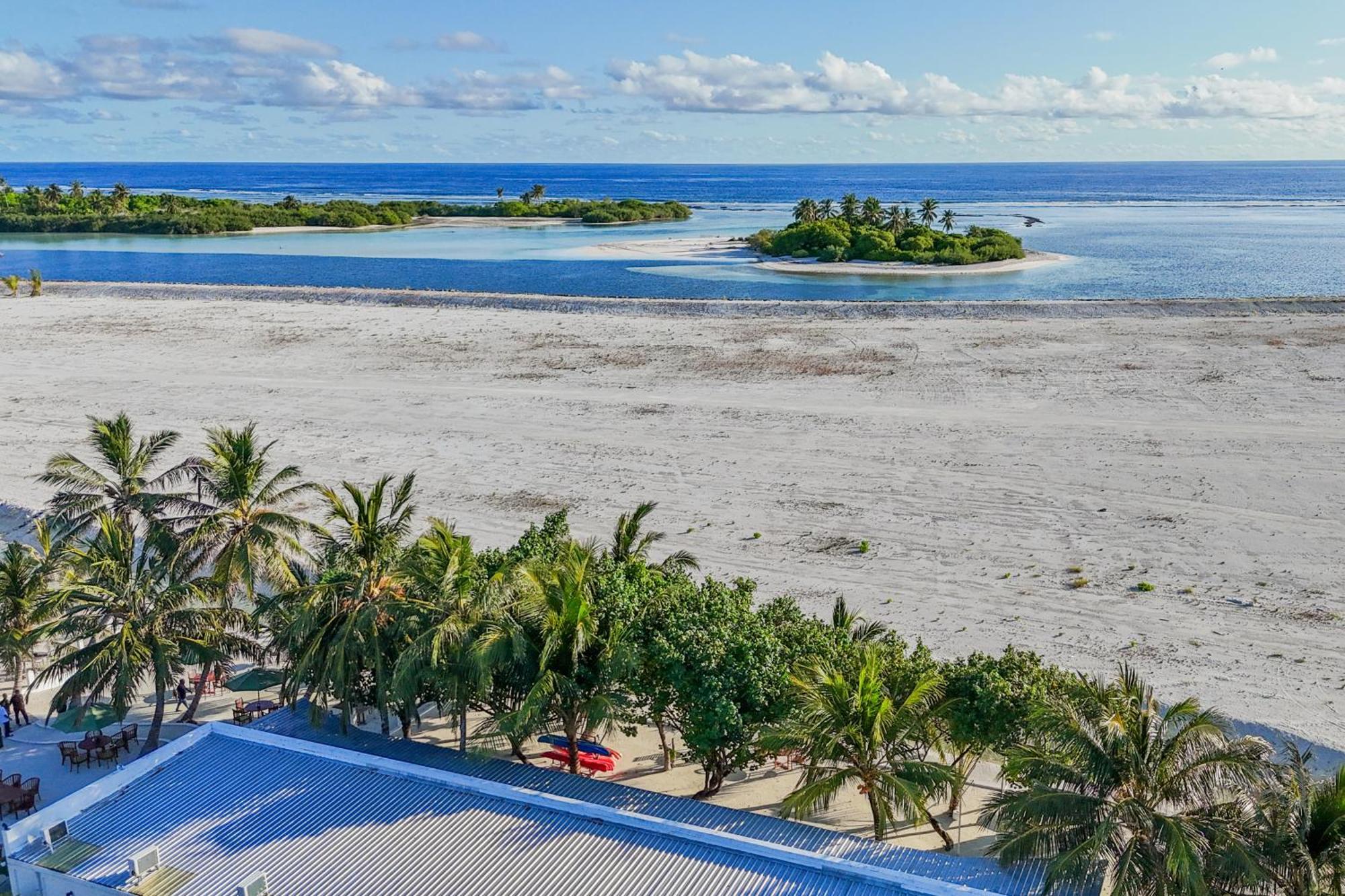 Готель Wave Sound By 3S Maldives Addu City Екстер'єр фото